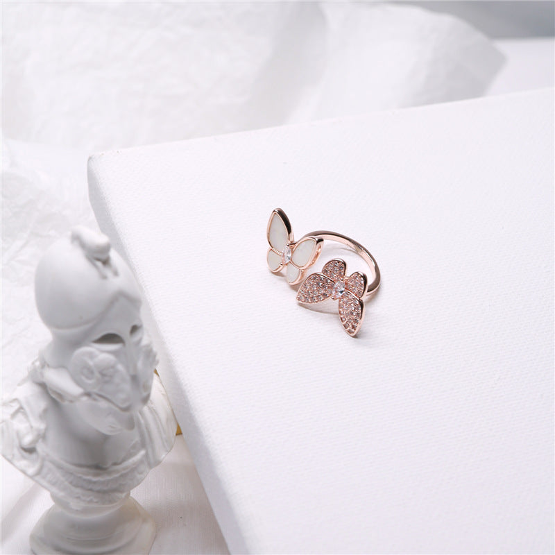 The mother-of-pearl butterfly ring has an open three-dimensional super fairy light luxury index finger ring, which can adjust the fashion and niche design sense of Internet celebrities