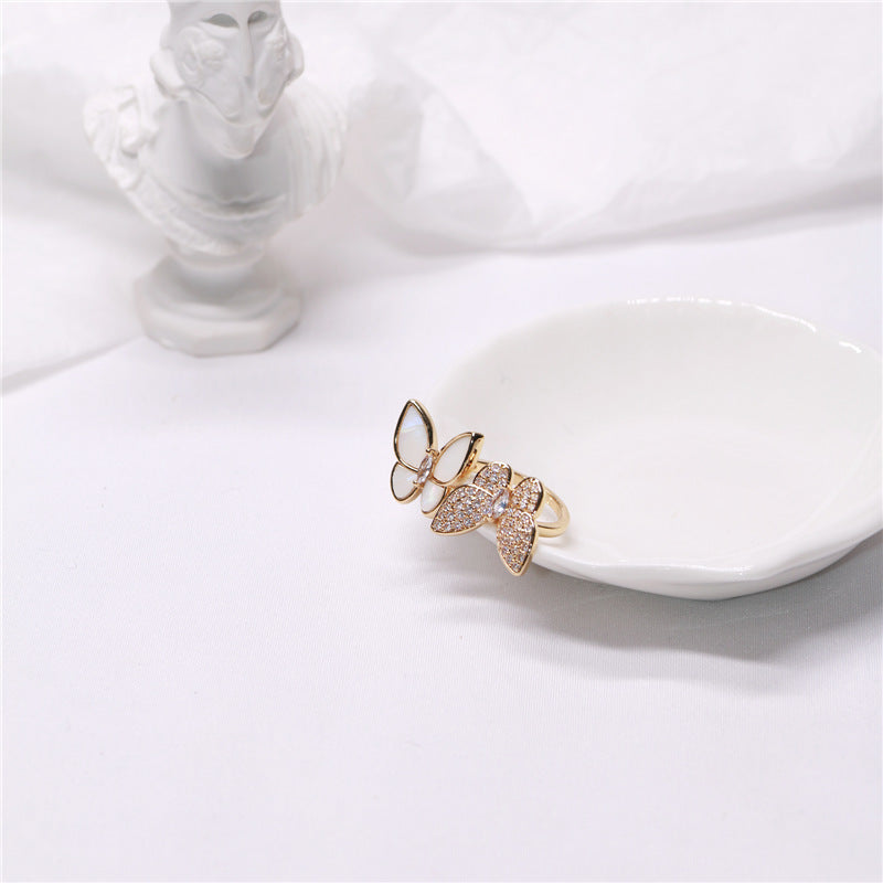 The mother-of-pearl butterfly ring has an open three-dimensional super fairy light luxury index finger ring, which can adjust the fashion and niche design sense of Internet celebrities