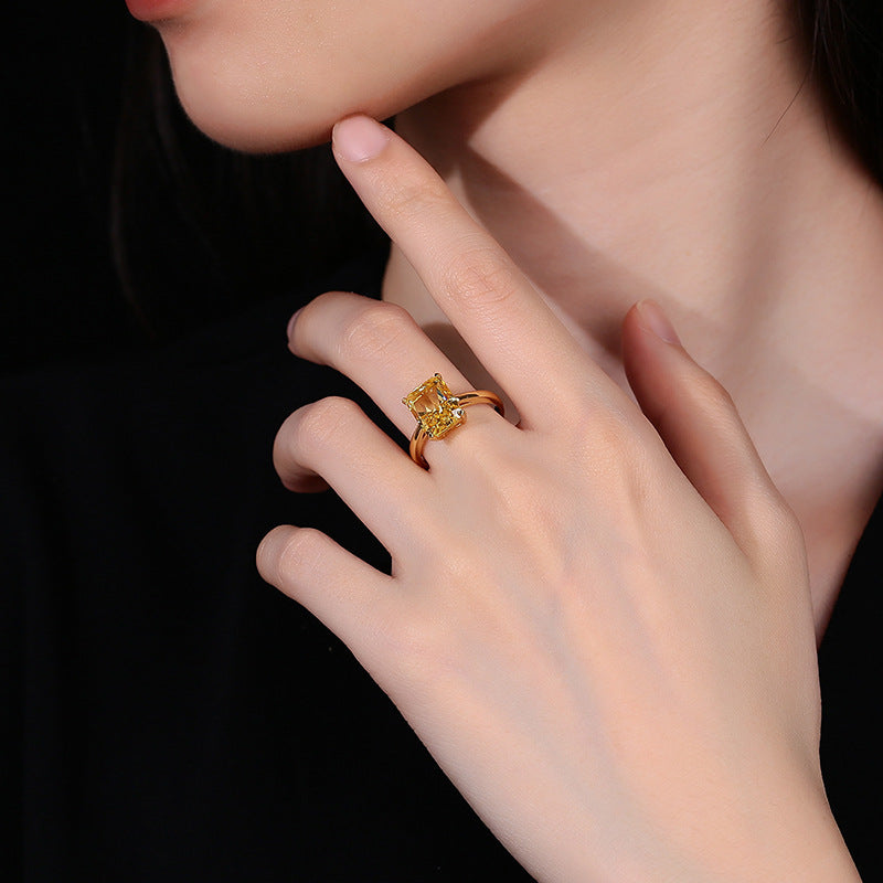Anillo de Plata S925 con Diamante Amarillo Corte Princesa